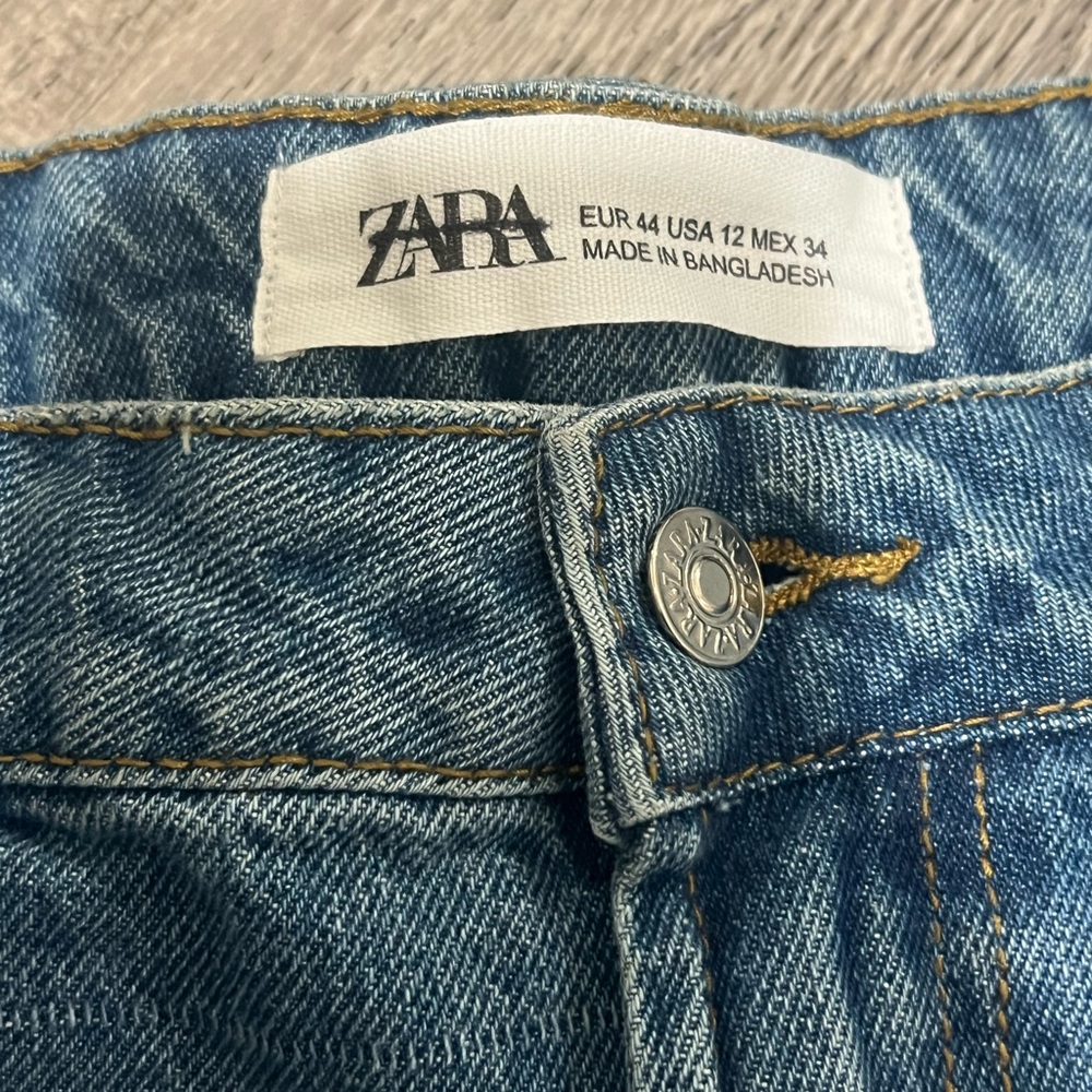 Zara distress medium wash denim shorts size 12 - Picture 3 of 3